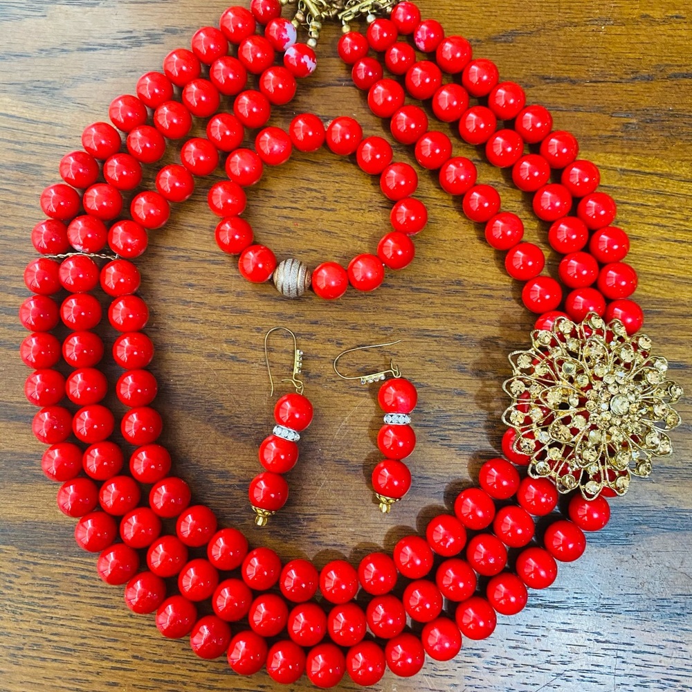 Beaded necklace set